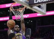 一号娱乐- 詹姆斯在独行侠比赛中突破纪录,败北引发热议的原因 