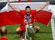 壹号娱乐-包含莱万多夫斯基迎来二十赛季高光表现，巴黎圣日耳曼球迷沸腾！的词条